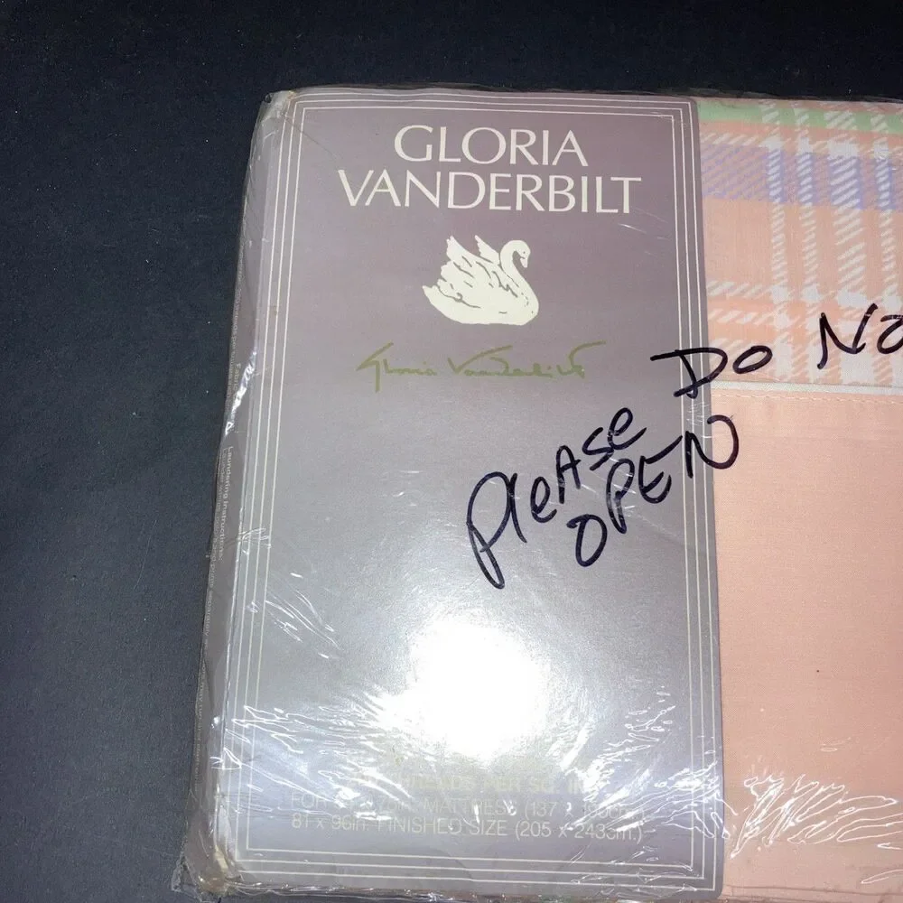 NEW VINTAGE 1983 Gloria Vanderbilt PLAID PEACH Double FLAT SHEET
